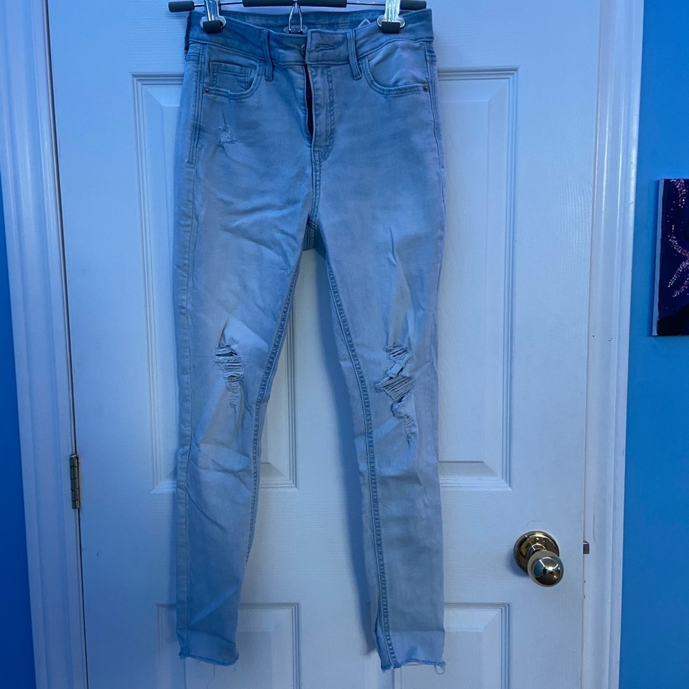 Ripped skinny jeans